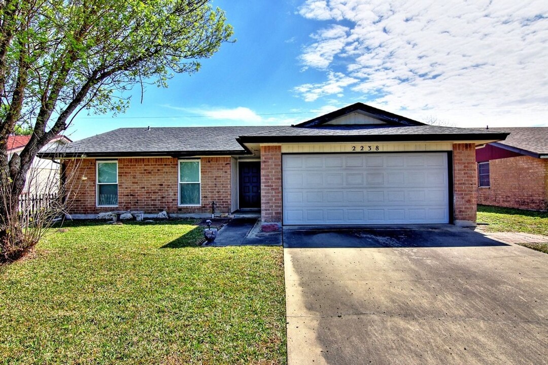 2238 Dorchester Dr in Corpus Christi, TX - Building Photo