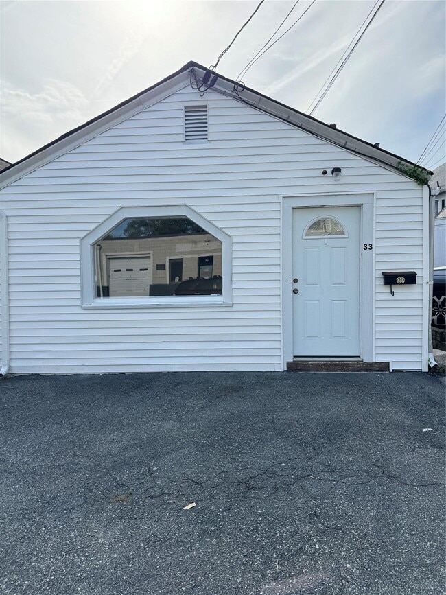 property at 33 Ridge St