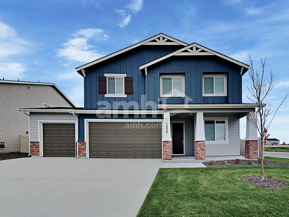 1005 Woodsome Ave in Kuna, ID - Foto de edificio