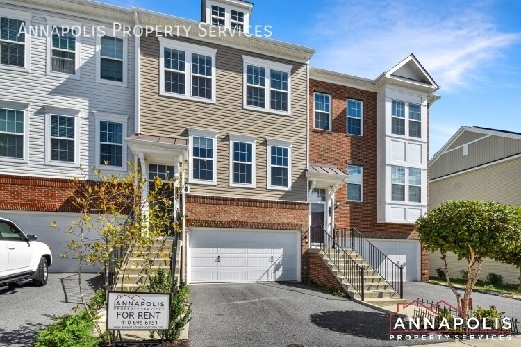 8289 Meadowood Dr in Severn, MD - Building Photo