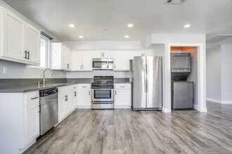 5258 Oakland St, Unit 5258 in Los Angeles, CA - Building Photo - Building Photo