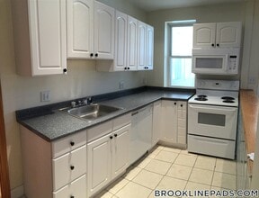 1801 Beacon St in Brookline, MA - Building Photo - Building Photo