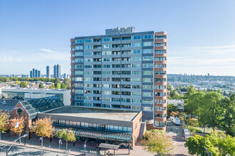 Ingleton Place in Burnaby, BC - Building Photo - Building Photo