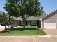 Silver Elm Estates of Edmond in Edmond, OK - Foto de edificio - Building Photo