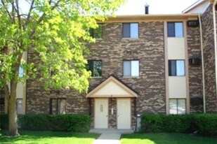 3 Parkside Ct in Vernon Hills, IL - Building Photo