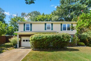 108 Cunningham Pl in Clarksville, TN - Building Photo