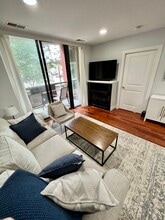 1200 N Hartford St, Unit 210 in Arlington, VA - Building Photo - Building Photo