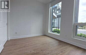 3240 William Coltson Ave in Oakville, ON - Building Photo - Building Photo