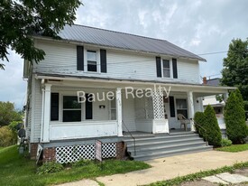 200-202-202 Holbrook St in Ashland, OH - Building Photo