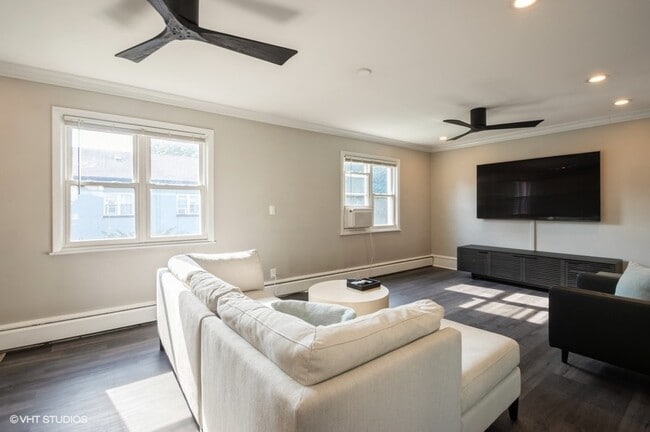2621 W Gregory St in Chicago, IL - Building Photo - Building Photo