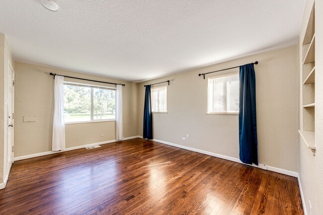 2365 Quebec St in Denver, CO - Building Photo - Building Photo