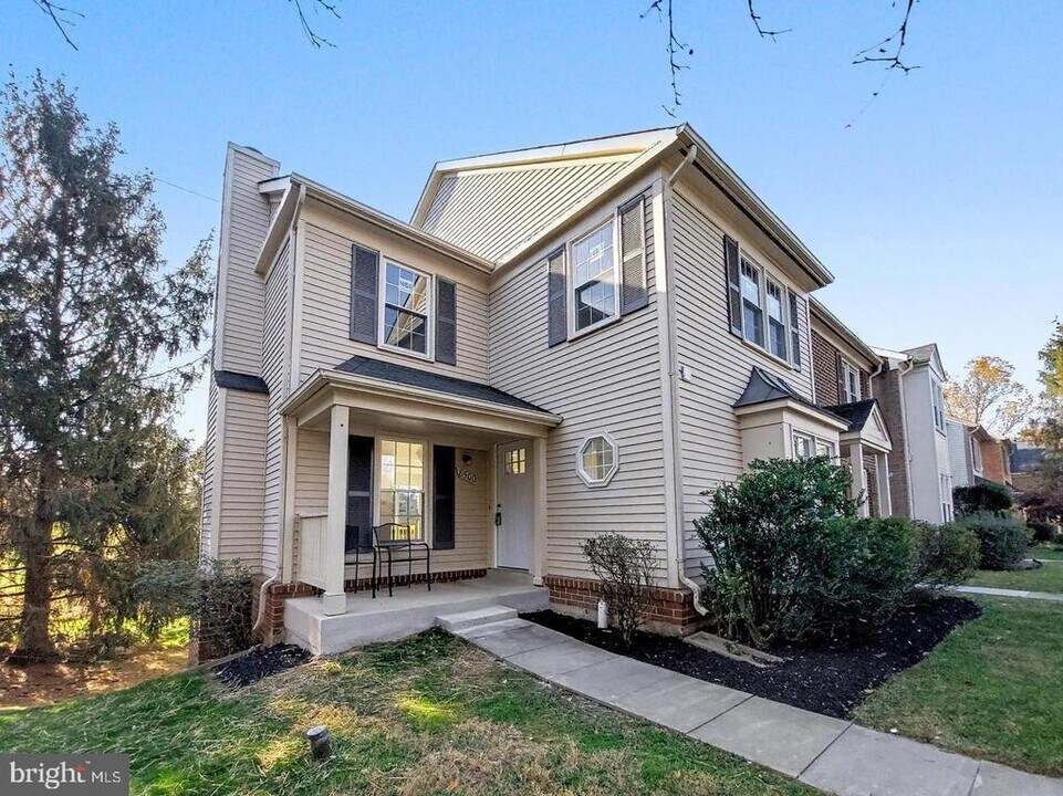 8500 Hawk Run Terrace in Gaithersburg, MD - Building Photo