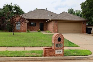 2704 NE 129th St in Edmond, OK - Building Photo
