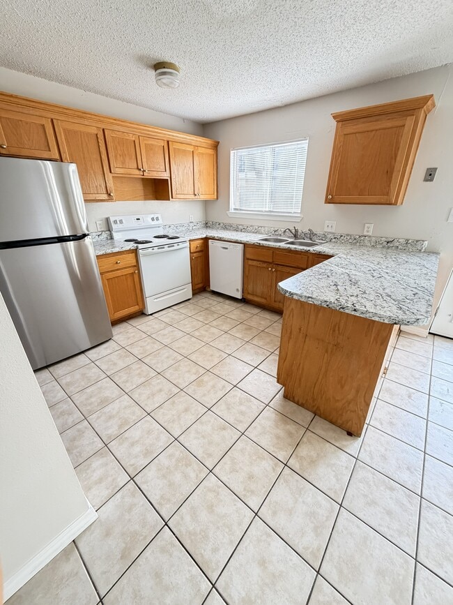 1207 Canal St, Unit 4 in Pascagoula, MS - Foto de edificio - Building Photo