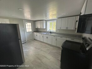 635 Lee St in Plymouth, PA - Building Photo - Building Photo
