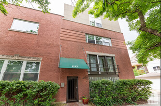 1133 W Cornelia Ave, Unit B in Chicago, IL - Foto de edificio - Building Photo