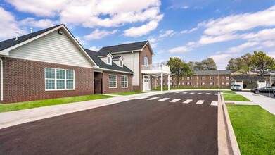 Larchmont Estates in Toledo, OH - Building Photo - Building Photo