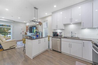 5069 Earles St in Vancouver, BC - Building Photo - Building Photo