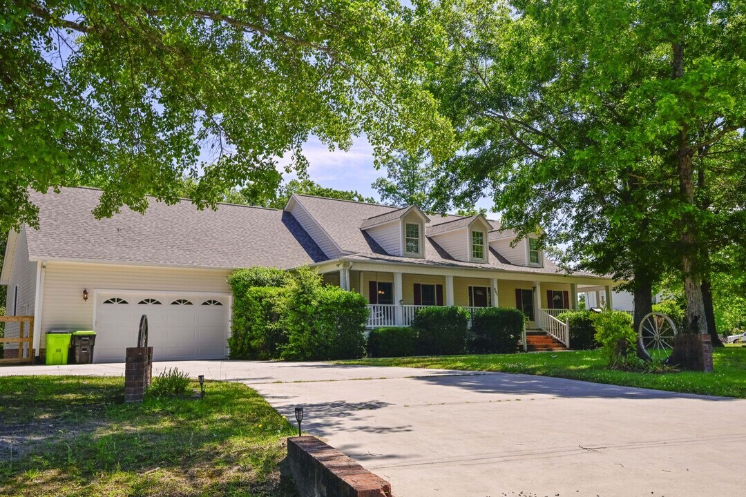 237 Riverbend Rd in Jacksonville, NC - Building Photo