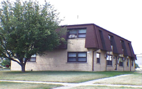 127 S Whispering Hills Dr in Naperville, IL - Building Photo - Building Photo