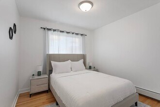 9662 Golf Terrace in Des Plaines, IL - Building Photo - Building Photo