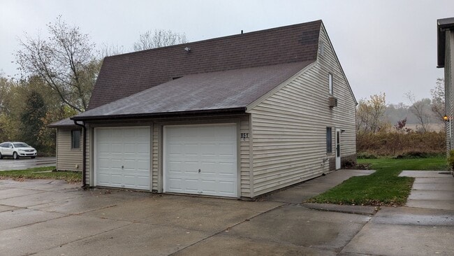 851 Kerns Dr NE in Bolivar, OH - Building Photo - Building Photo