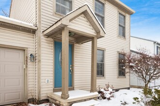 8651 Olenbrook Dr in Lewis Center, OH - Building Photo - Building Photo