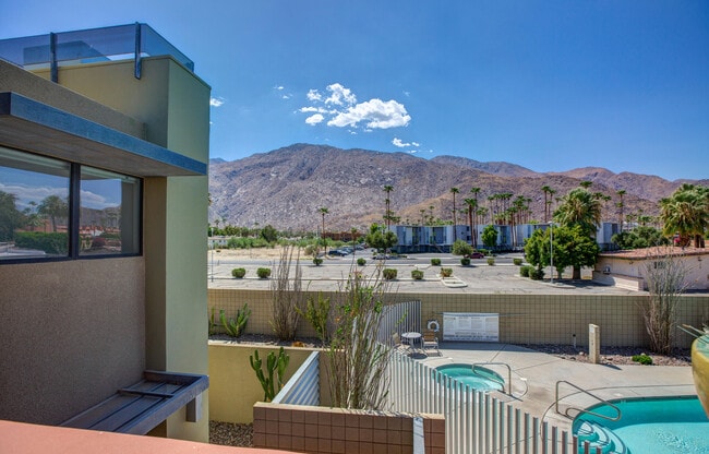 685 E Arenas Rd in Palm Springs, CA - Building Photo - Building Photo