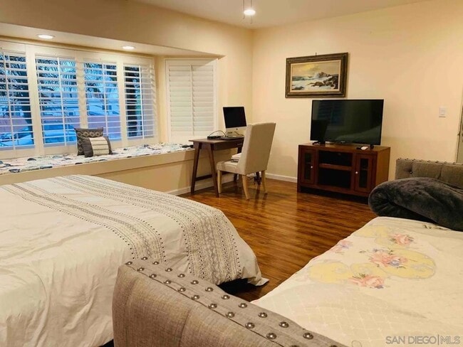 property at 4435 Summer Dr