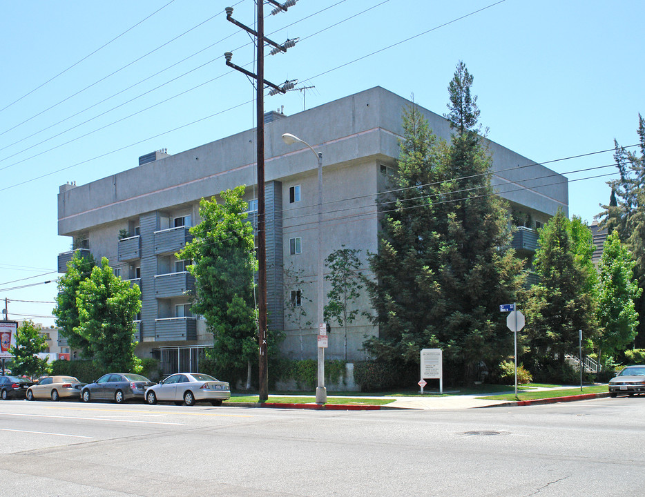 Clark Apartments in Los Angeles, CA - Building Photo