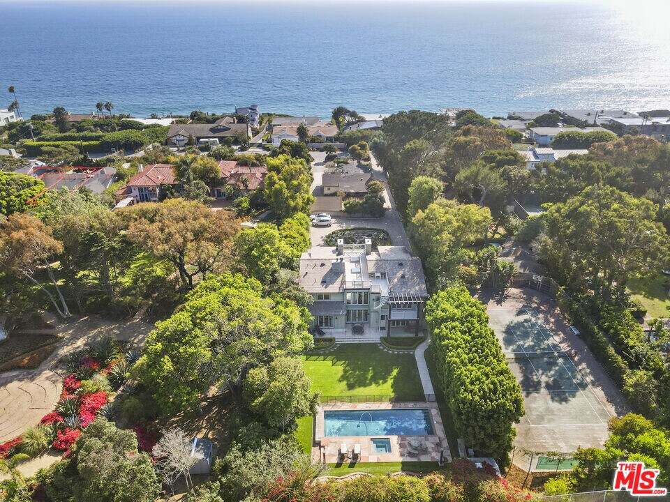 7322 Birdview Ave in Malibu, CA - Building Photo