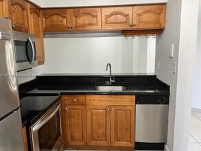 13900 SW 91st Terrace in Miami, FL - Building Photo - Building Photo