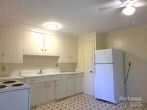 2245 Crescent Ave in Charlotte, NC - Building Photo - Building Photo