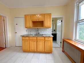 184 Knickerbocker Ave, Unit 3rd Floor in Paterson, NJ - Building Photo - Building Photo