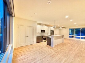 18529 Ashworth Ave N in Shoreline, WA - Building Photo