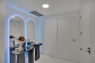 2627 S Bayshore Dr in Miami, FL - Building Photo - Building Photo