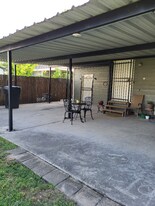 92... Kelley St in Houston, TX - Building Photo