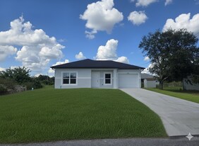 2506 43rd St SW in Lehigh Acres, FL - Building Photo