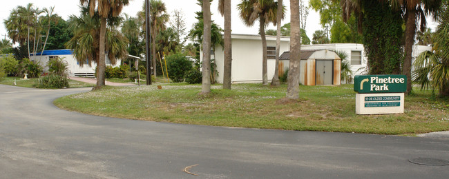 Pinetree Park Mobile Home Park in Deerfield Beach, FL - Building Photo - Building Photo