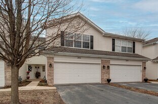 2421 Stoughton Cir in Aurora, IL - Building Photo