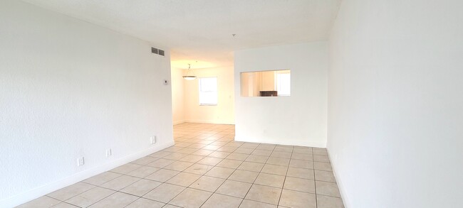 4251 NW 5th St, Unit 109 in Plantation, FL - Building Photo - Building Photo