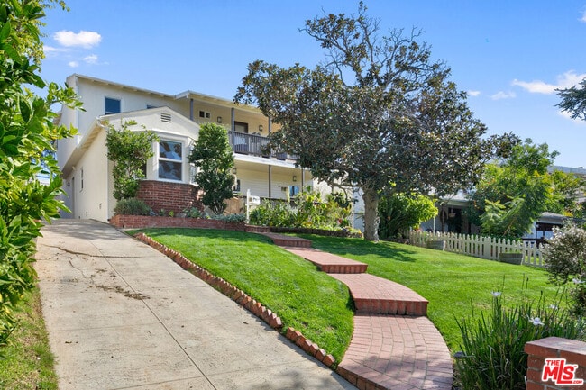 1342 Holmby Ave in Los Angeles, CA - Building Photo - Building Photo