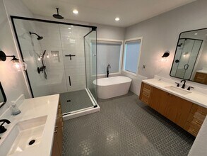 11750 Bradford Commons Dr in Las Vegas, NV - Building Photo - Building Photo