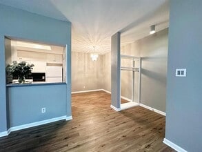 9009 Richmond Ave. in Houston, TX - Foto de edificio - Building Photo