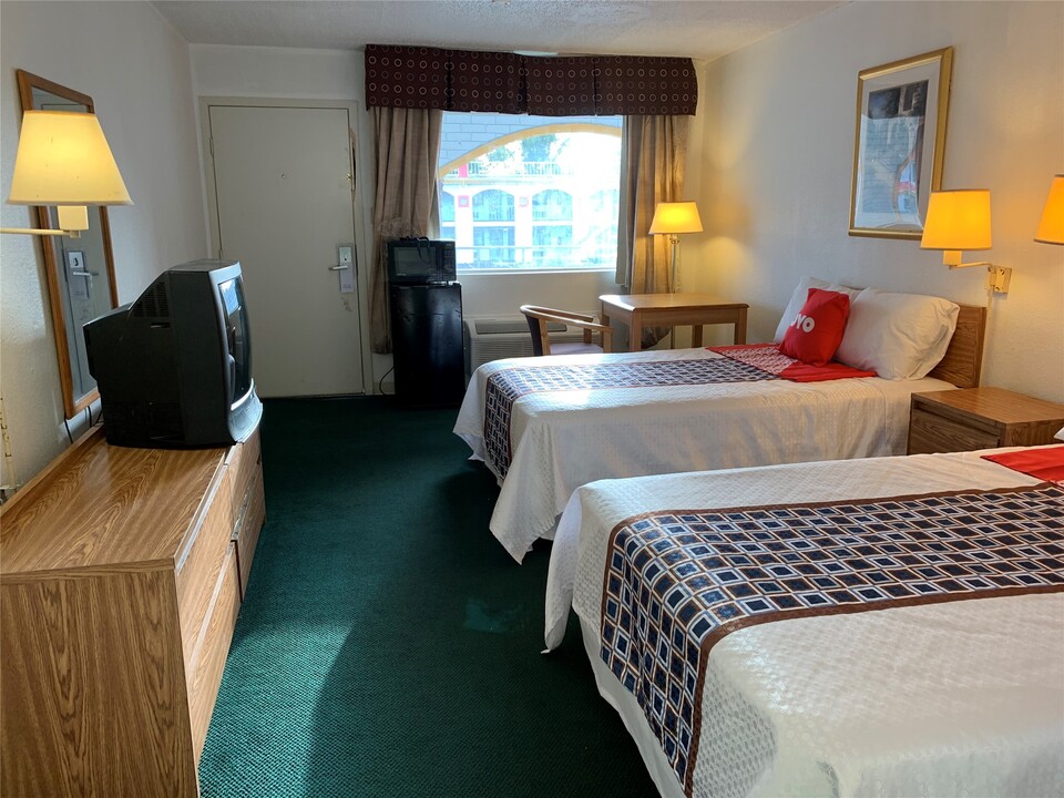 15919 East Fwy in Channelview, TX - Building Photo