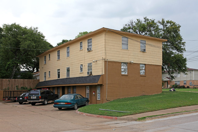 2215 Riverview Dr in Irving, TX - Building Photo - Building Photo