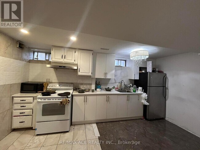 161 Heale Ave in Toronto, ON - Building Photo - Building Photo