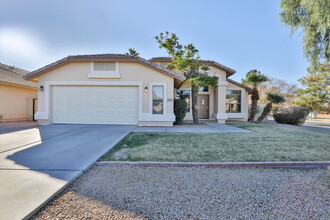 2255 E Smoke Tree Rd in Gilbert, AZ - Building Photo - Building Photo