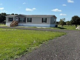 1250 Homestead Ave in Clewiston, FL - Building Photo