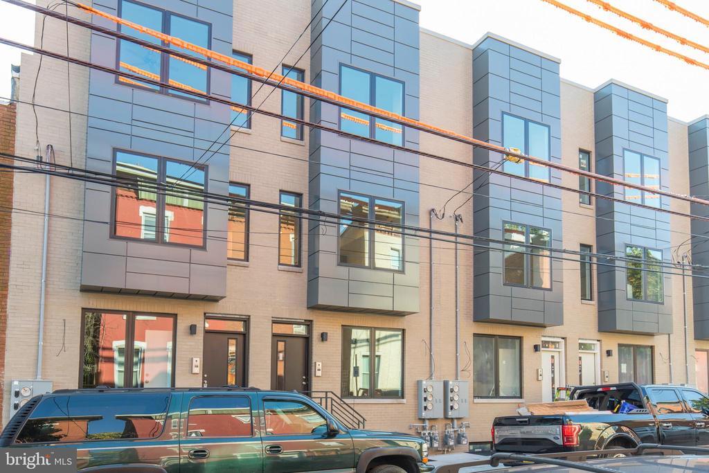 2412 Master St in Philadelphia, PA - Building Photo